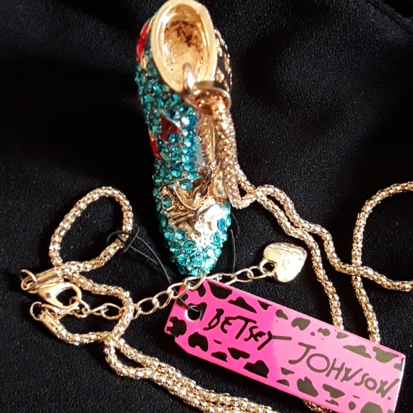 CRYSTAL BOOT NECKLACE - Picture 4 of 7